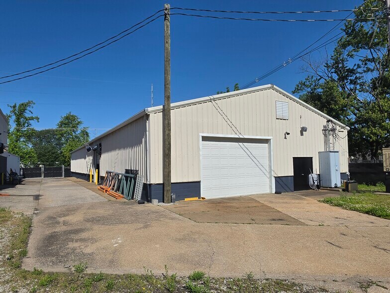 801 E Michigan St, Evansville, IN à vendre - Photo du bâtiment - Image 3 de 9