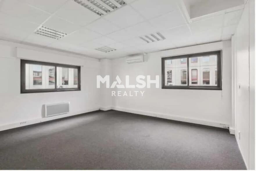 Flex in Villeurbanne for lease - Interior Photo - Image 2 of 15