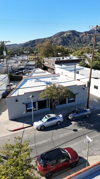 1810 Sunview Dr, Glendale, CA à louer - Photo du bâtiment - Image 2 de 8