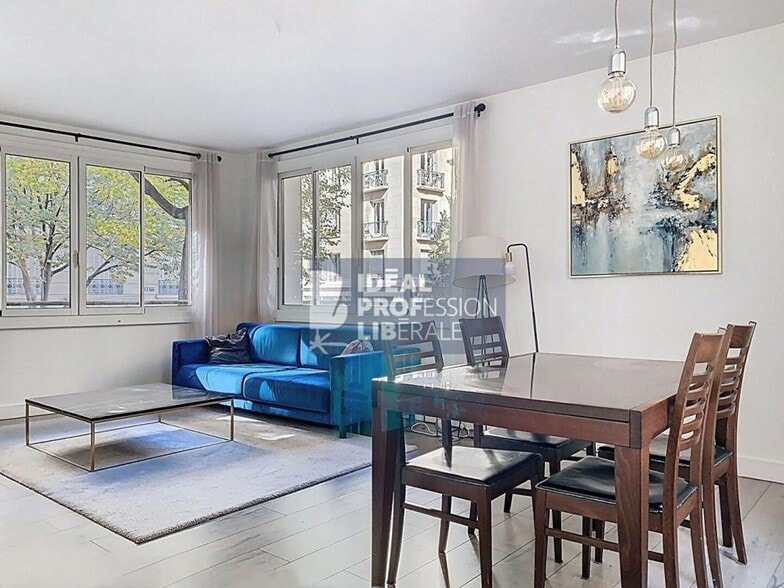 Multifamily in Paris for sale - Building Photo - Image 1 of 7