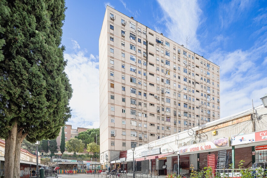 Multifamily in Madrid, Madrid for sale - Primary Photo - Image 1 of 2
