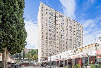 Plus de détails pour Multi-résidentiel à vendre