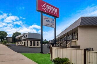 1390 Columbia St, Kamloops, BC V2C 2W8 Canadas Best Value Inn