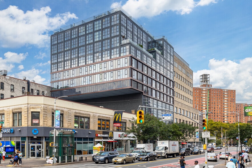 362 W 125th St, New York, NY à louer - Photo du bâtiment - Image 3 de 8