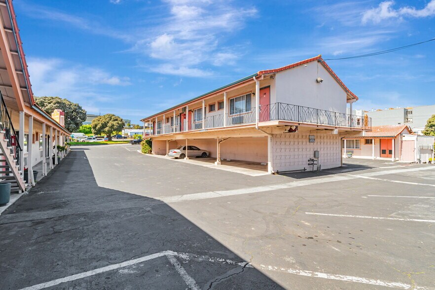 7525 Mission St, Daly City, CA à vendre - Photo du bâtiment - Image 3 de 66