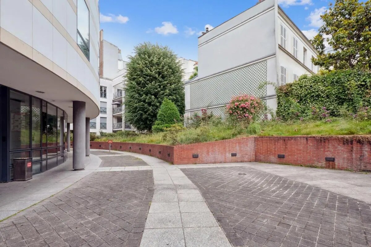 6-6 Rue Laferrière, Paris for lease Building Photo- Image 1 of 16