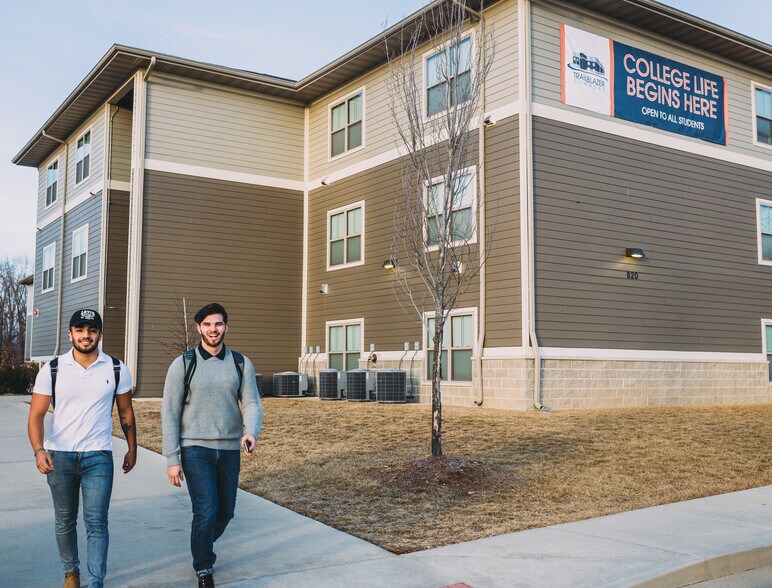 820 Elm St, Godfrey, IL à vendre - Photo du bâtiment - Image 3 de 7