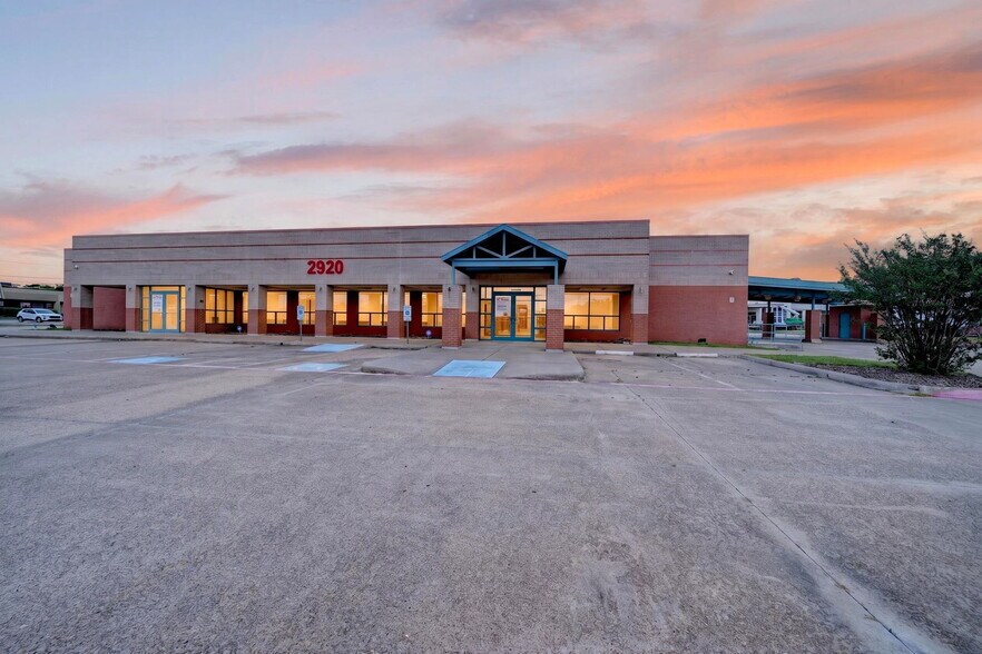 2920 Motley Dr, Mesquite, TX à louer - Photo du bâtiment - Image 2 de 44