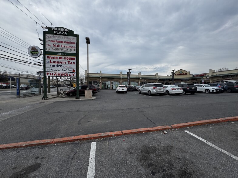 2220 Forest Ave, Staten Island, NY for sale - Building Photo - Image 2 of 11