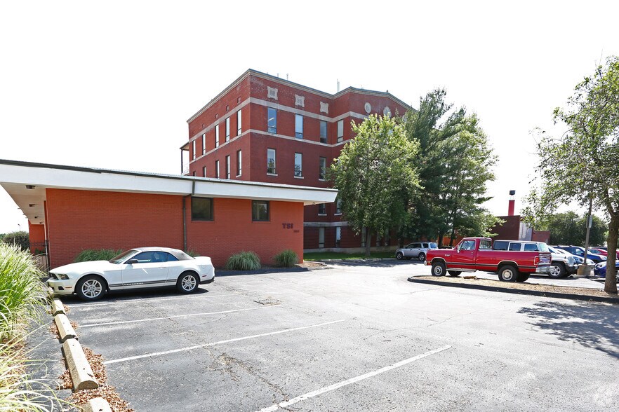 1 Campbell Plz, Saint Louis, MO à louer - Photo du bâtiment - Image 2 de 25