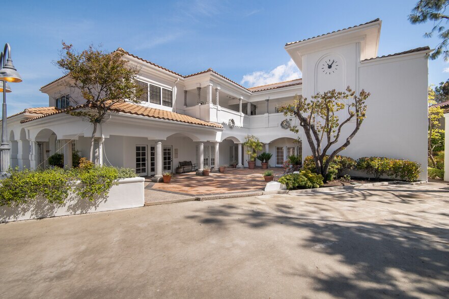 28040 Dorothy Dr, Agoura Hills, CA à louer - Photo du bâtiment - Image 2 de 12