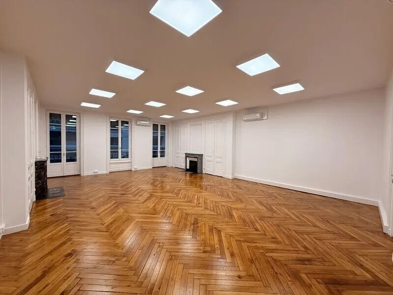 Office in Lyon for lease Interior Photo- Image 1 of 7