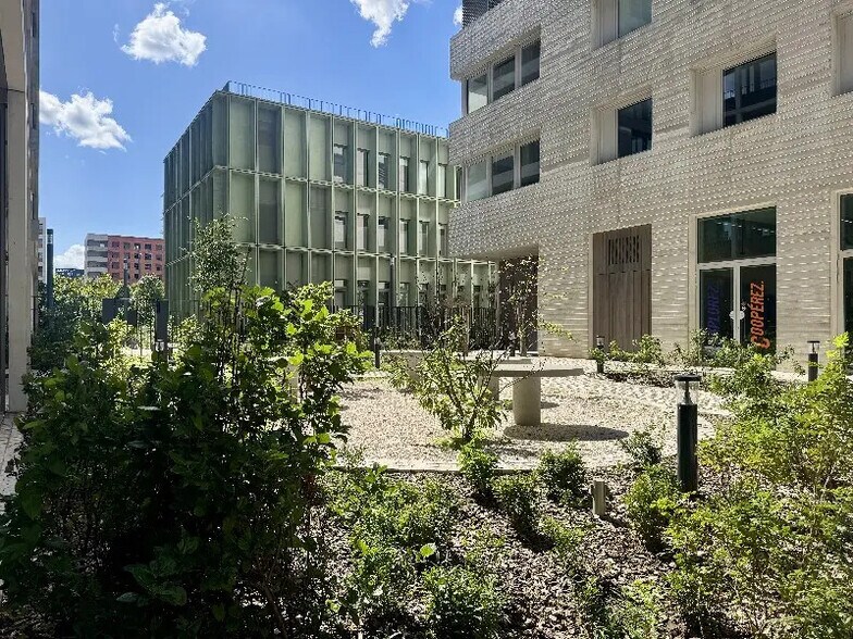 Office in Lyon for sale - Building Photo - Image 1 of 14