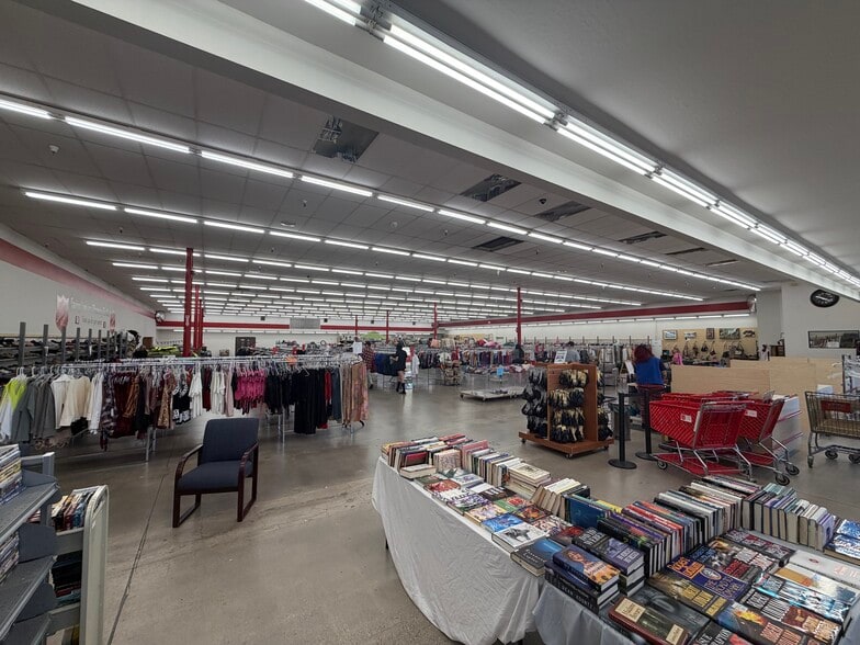 662 E Prater Way, Sparks, NV for lease - Building Photo - Image 2 of 5