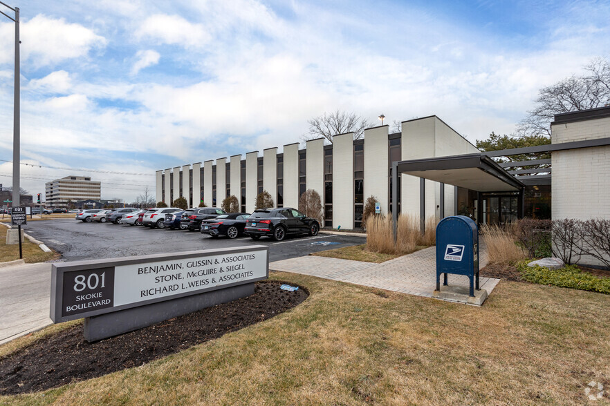 801 Skokie Blvd, Northbrook, IL à louer - Photo du bâtiment - Image 1 de 1