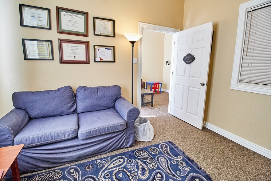 5421 Basswood Blvd, Fort Worth, TX à louer - Photo du bâtiment - Image 3 de 12