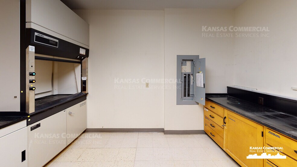 6531 SE Forbes Ave, Topeka, KS à louer - Photo intérieure - Image 3 de 8