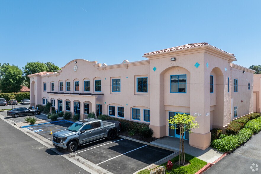 32238 Paseo Adelanto, San Juan Capistrano, CA à louer - Photo du bâtiment - Image 2 de 4