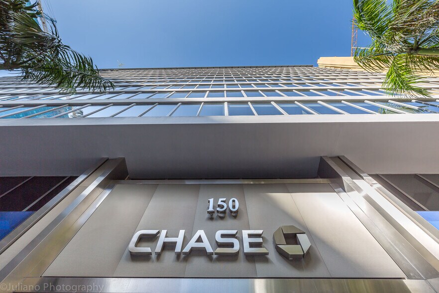 150 SE 2nd Ave, Miami, FL à louer - Photo du bâtiment - Image 3 de 13