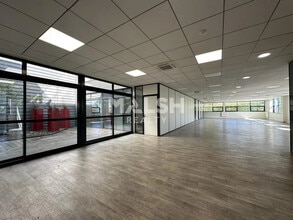 Office in Miribel for lease Interior Photo- Image 2 of 6