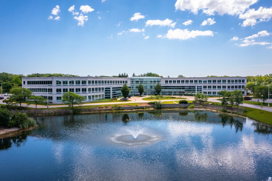3000 Lakeside Dr, Bannockburn, IL à louer - Photo du bâtiment - Image 3 de 21