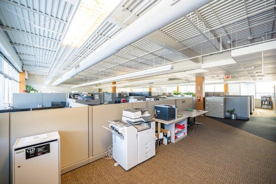 2221 Schrock Rd, Columbus, OH for sale - Building Photo - Image 2 of 17