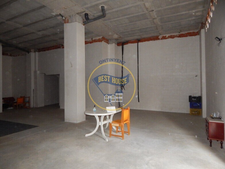 Commerce de détail dans Ontinyent, Valencia à louer - Photo du bâtiment - Image 3 de 7