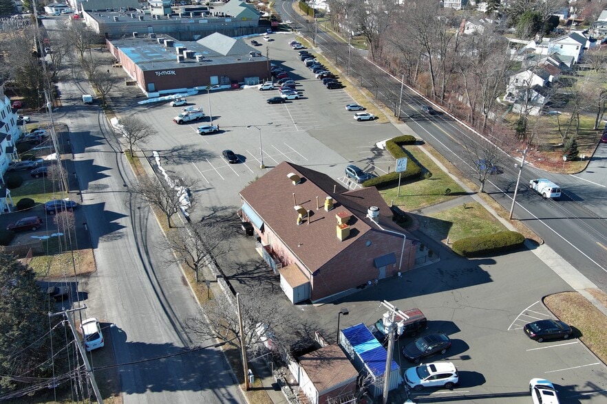 303 Tunxis Hill Rd, Fairfield, CT for sale - Primary Photo - Image 1 of 7