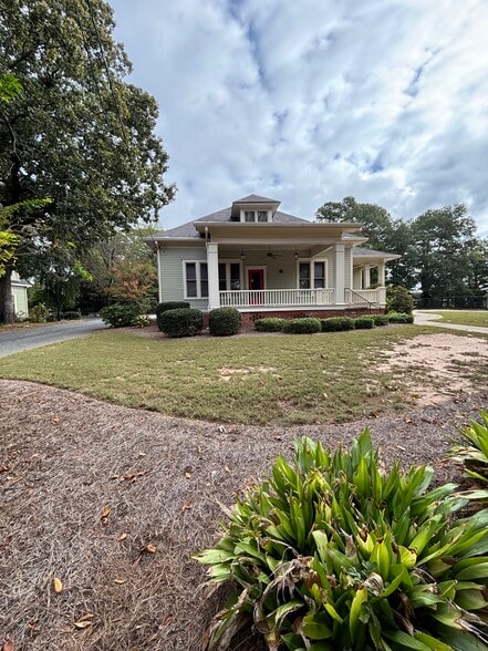 133 W Candler St, Winder, GA for lease - Building Photo - Image 1 of 9