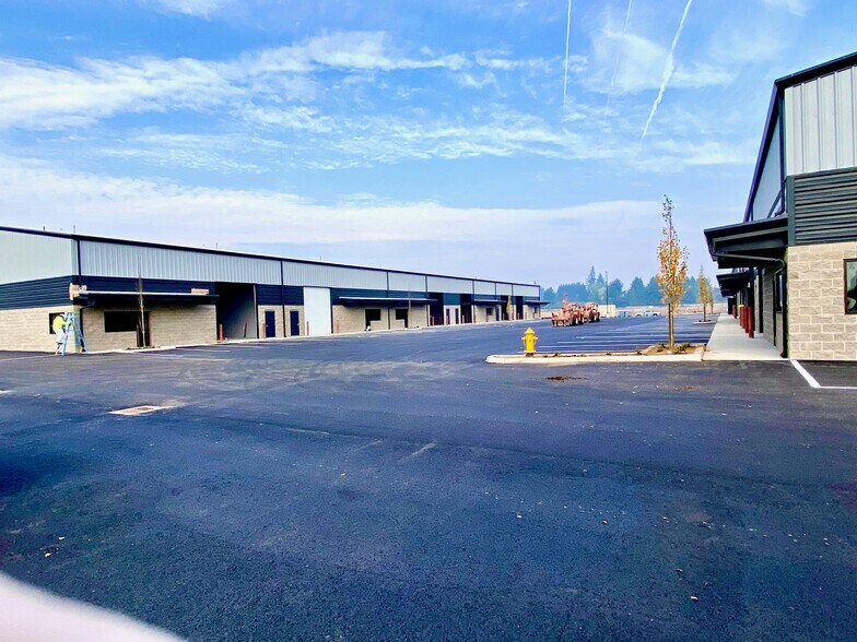 11413 NE 126th St, Vancouver, WA à louer - Photo du bâtiment - Image 3 de 6