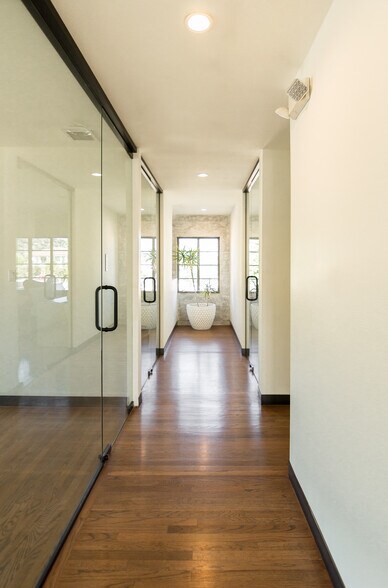 440 E Route 66, Glendora, CA à louer - Photo intérieure - Image 2 de 17