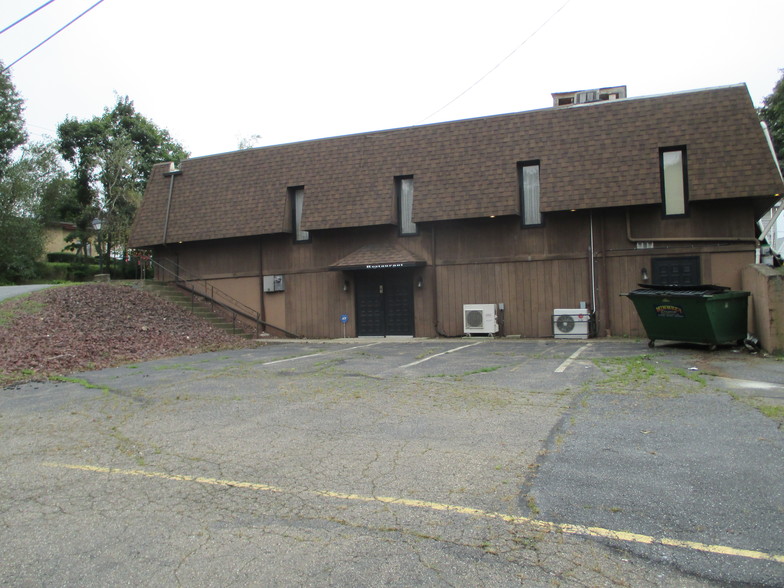 615 E Broad St, Hazleton, PA for sale - Building Photo - Image 1 of 1