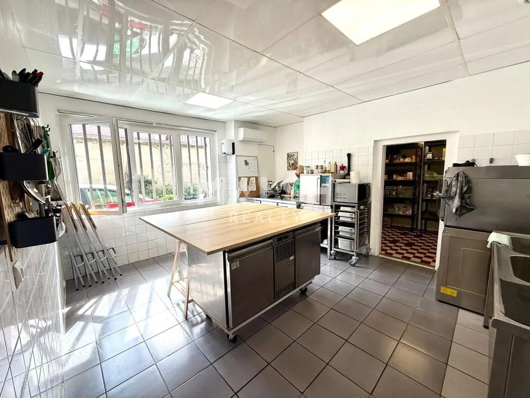 Retail in Villeurbanne for lease Interior Photo- Image 1 of 5