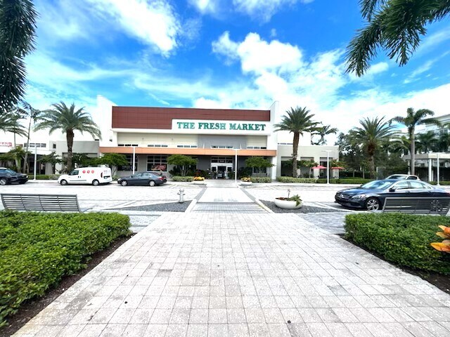 5560 N Military Trl, Boca Raton, FL à louer - Photo du bâtiment - Image 2 de 4