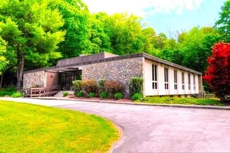 Plus de détails pour 10 Boice Rd, Hyde Park, NY - Bureau à vendre