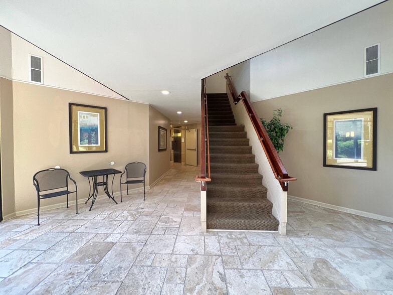 1 Harbison Way, Columbia, SC for lease - Building Photo - Image 3 of 15