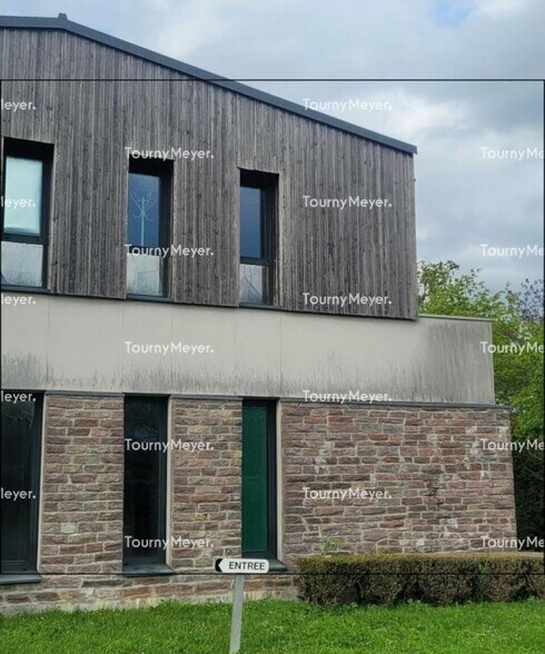Office in Chartres-de-Bretagne for sale - Building Photo - Image 1 of 2