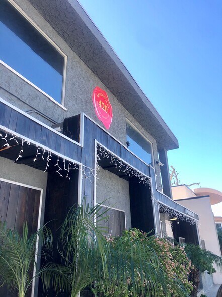 15372-15374 Dickens St, Sherman Oaks, CA à vendre - Photo du bâtiment - Image 3 de 11