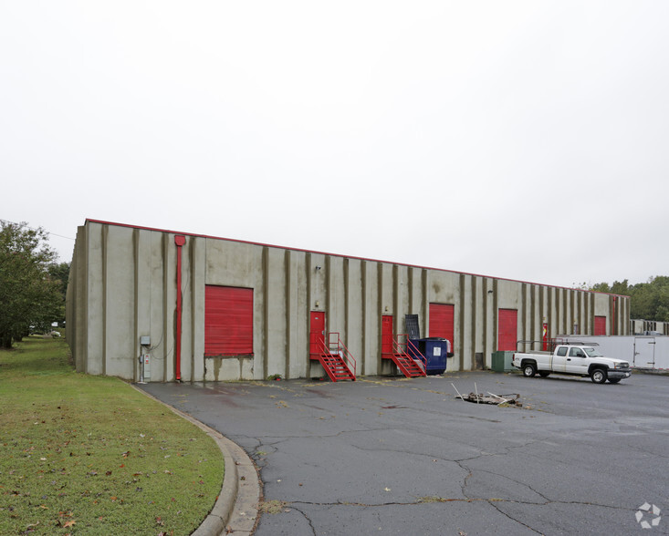 520 E Hebron St, Charlotte, NC for lease - Building Photo - Image 1 of 7