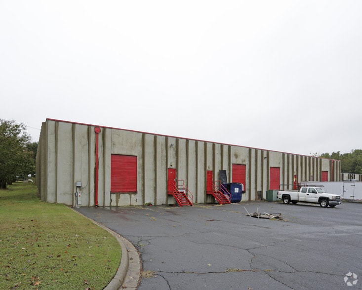 520 E Hebron St, Charlotte, NC for lease - Building Photo - Image 2 of 7