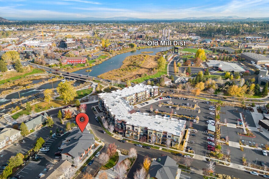 144 SW Crowell Way, Bend, OR à louer - Photo du bâtiment - Image 3 de 8