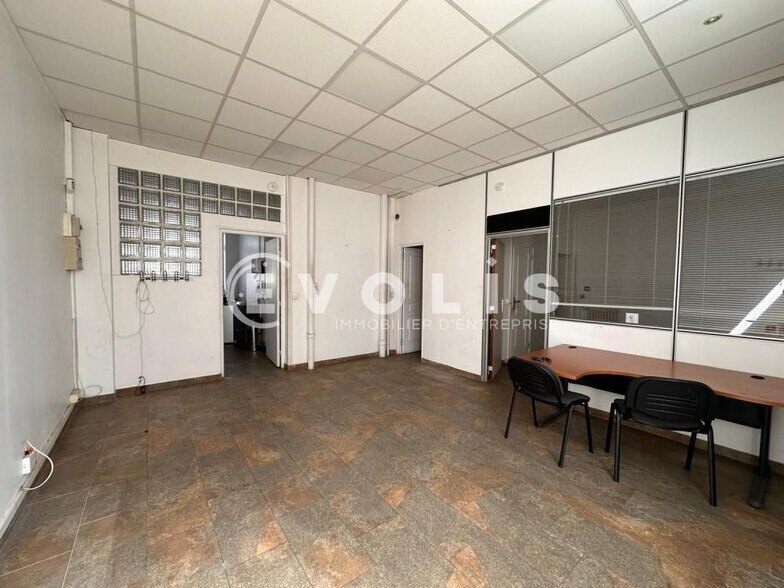 Office in Arcueil for sale - Building Photo - Image 3 of 11