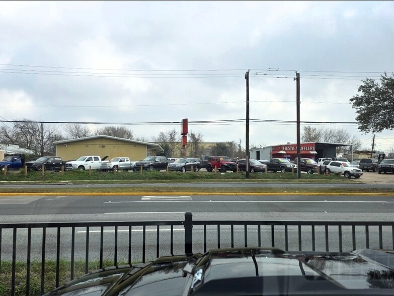 6855 Telephone Rd portfolio of 2 properties for sale on LoopNet.ca - Building Photo - Image 2 of 3