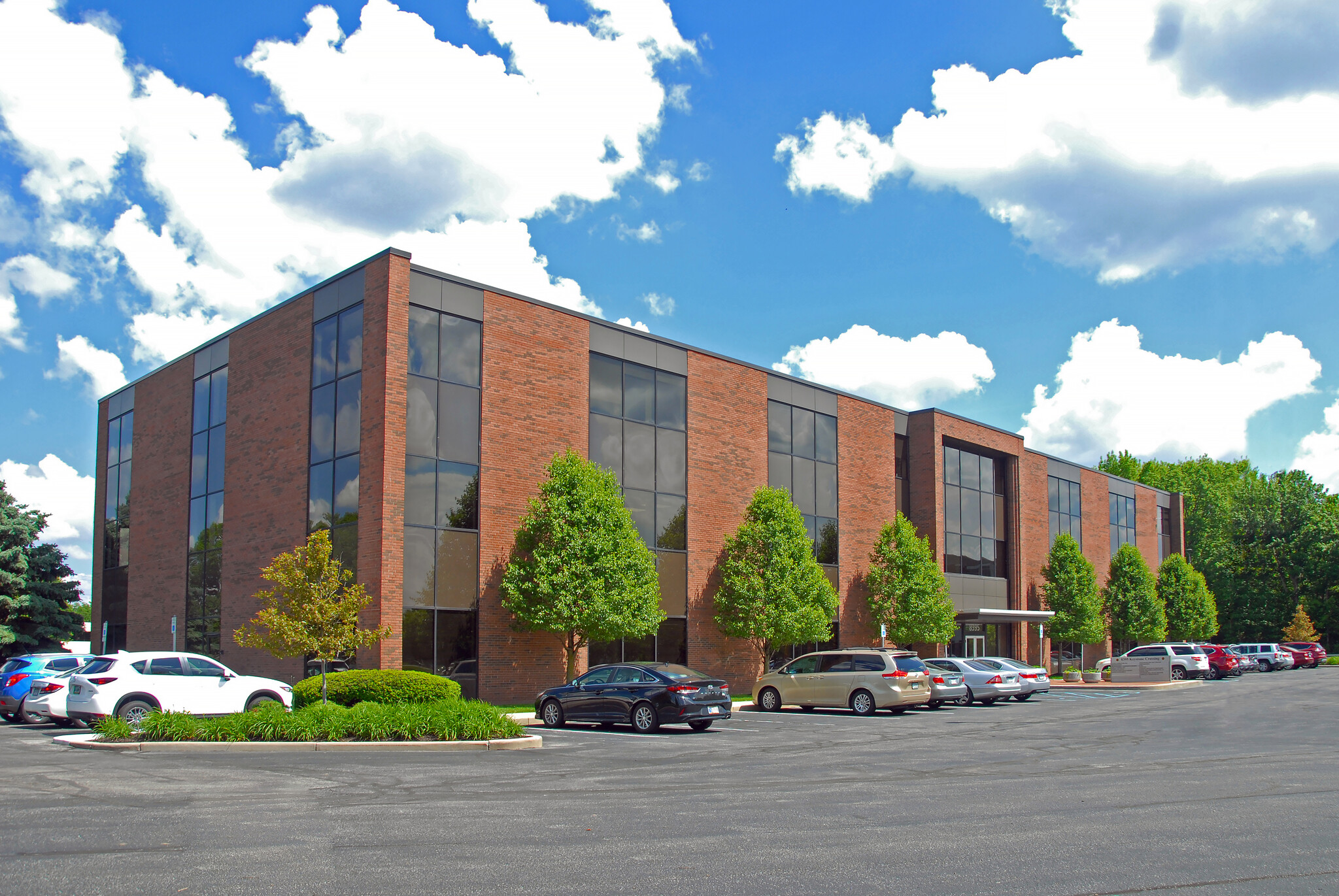 8395 Keystone Crossing, Indianapolis, IN for lease Building Photo- Image 1 of 5