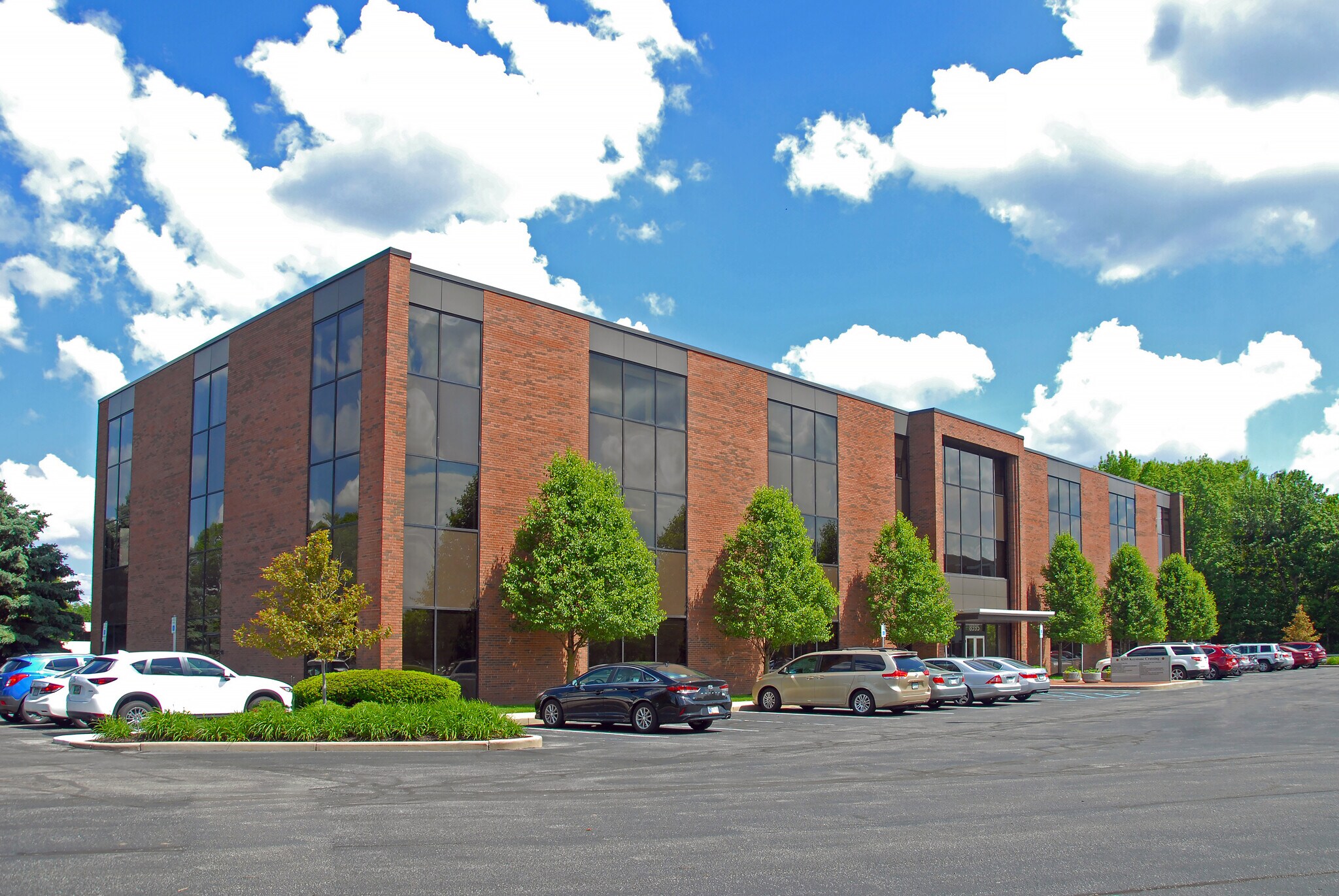 8395 Keystone Crossing, Indianapolis, IN à louer Photo principale- Image 1 de 5