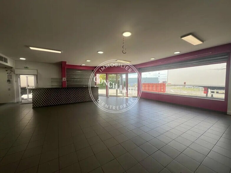 Retail in Saint-Orens-de-Gameville for lease - Interior Photo - Image 3 of 5