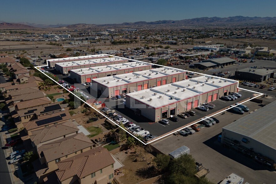 Desert Canyon Business Center portefeuille de 5 propriétés à vendre sur LoopNet.ca - Photo du bâtiment - Image 2 de 16