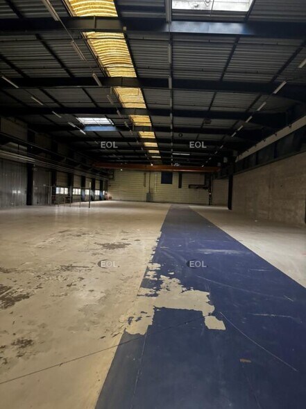 Industrial in Villeron for lease - Building Photo - Image 3 of 3