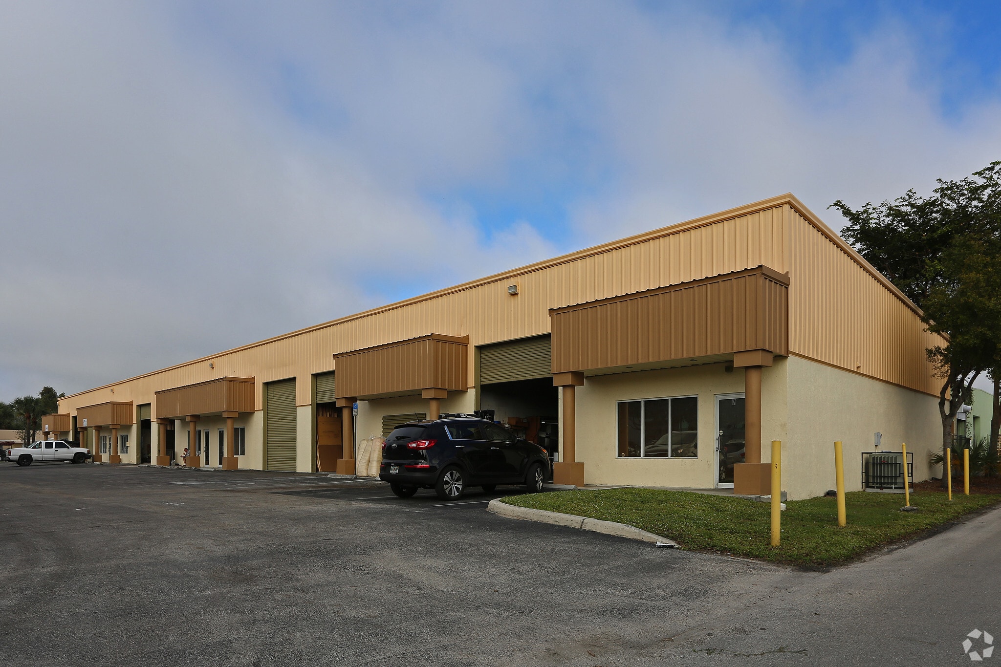 8360 Currency Dr, Riviera Beach, FL for lease Primary Photo- Image 1 of 5