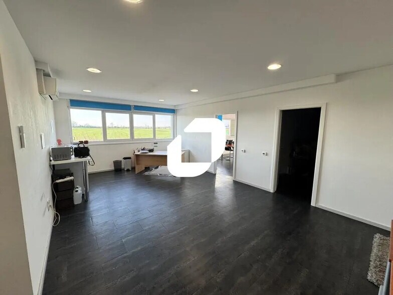 15 Rue Du Cordonnier, Entzheim for lease - Interior Photo - Image 2 of 6